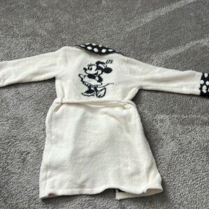Barefoot Dreams NWT Disney Minnie Mouse Robe girls